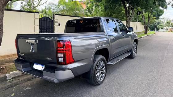 MITSUBISHI TRITON 2.4 BITURBO DIESEL CD HPE-S 4X4 AUTOMÁTICO